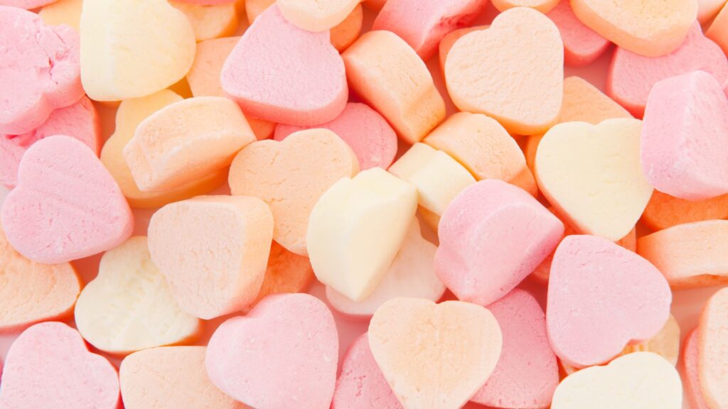 Les bonbons favorisent la production d’acides qui attaquent l’émail.